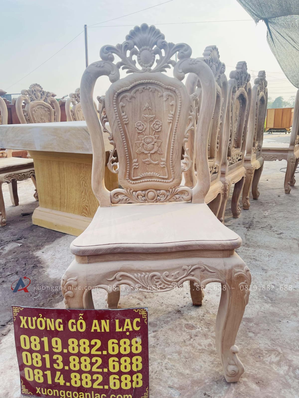 Hàng mộc bàn ăn nguyên khối dày 15cm cùng 10 ghế hồng hạt đục 2 mặt gỗ gõ đỏ (Anh Vinh,Thanh Hóa) 29 mẫu ghế louis hồng hạt gỗ gõ đỏ
