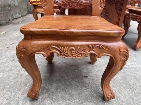 Bộ bàn ăn nguyên khối siêu vip cùng 8 ghế louis gỗ hương đá (Anh Tân, Vĩnh Phúc) 17 chân và yếm ghế đục hoa lá tây