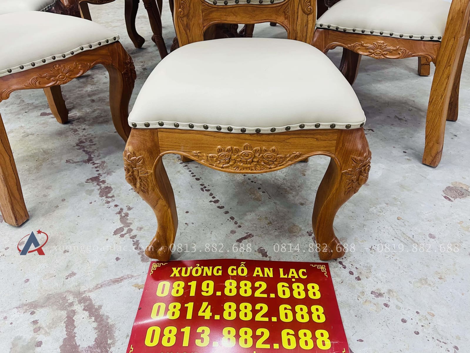 Bộ bàn ăn tròn 8 ghế louis bọc đệm gỗ gõ đỏ hàng đẹp (Chị Thảo, Hai Bà Trưng) 31 mặt ghế căng da êm ái