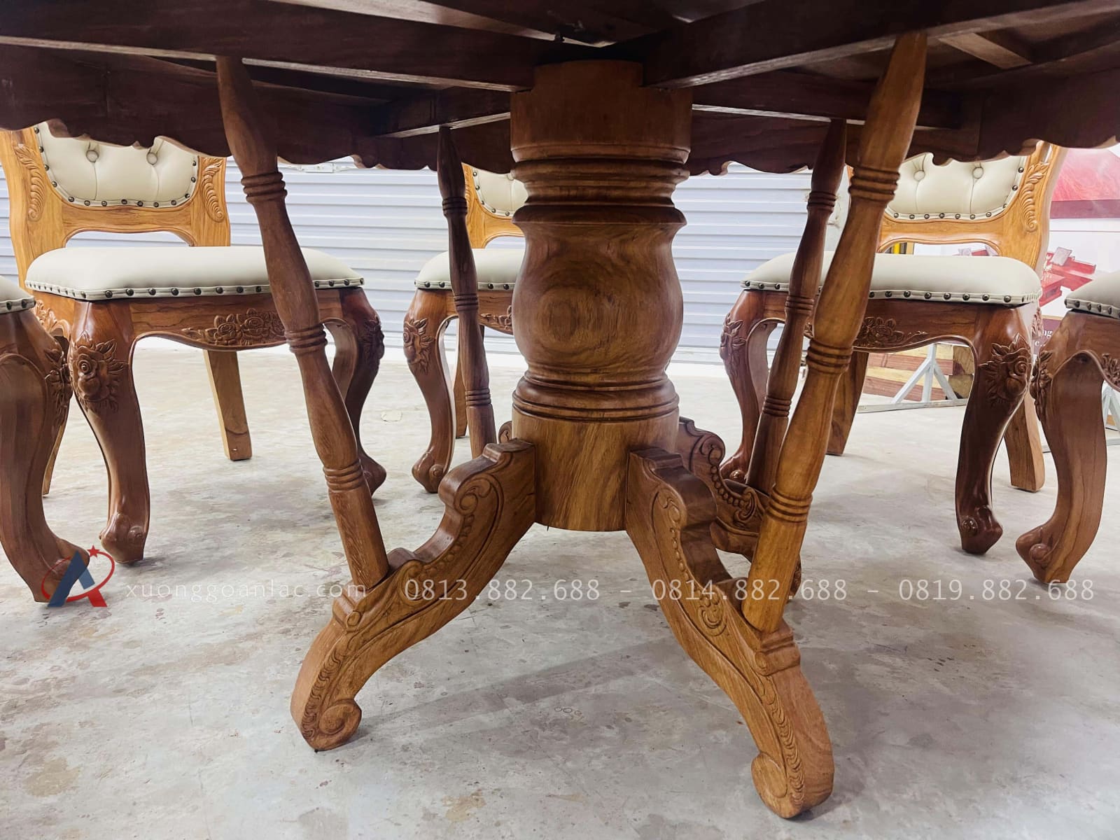 Bộ bàn ăn tròn 8 ghế louis bọc đệm gỗ gõ đỏ hàng đẹp (Chị Thảo, Hai Bà Trưng) 26 hệ chân trụ 30cm