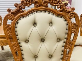 Bộ bàn ăn tròn 8 ghế louis bọc đệm gỗ gõ đỏ hàng đẹp (Chị Thảo, Hai Bà Trưng) 19 cận cảnh vách ghế ngồi