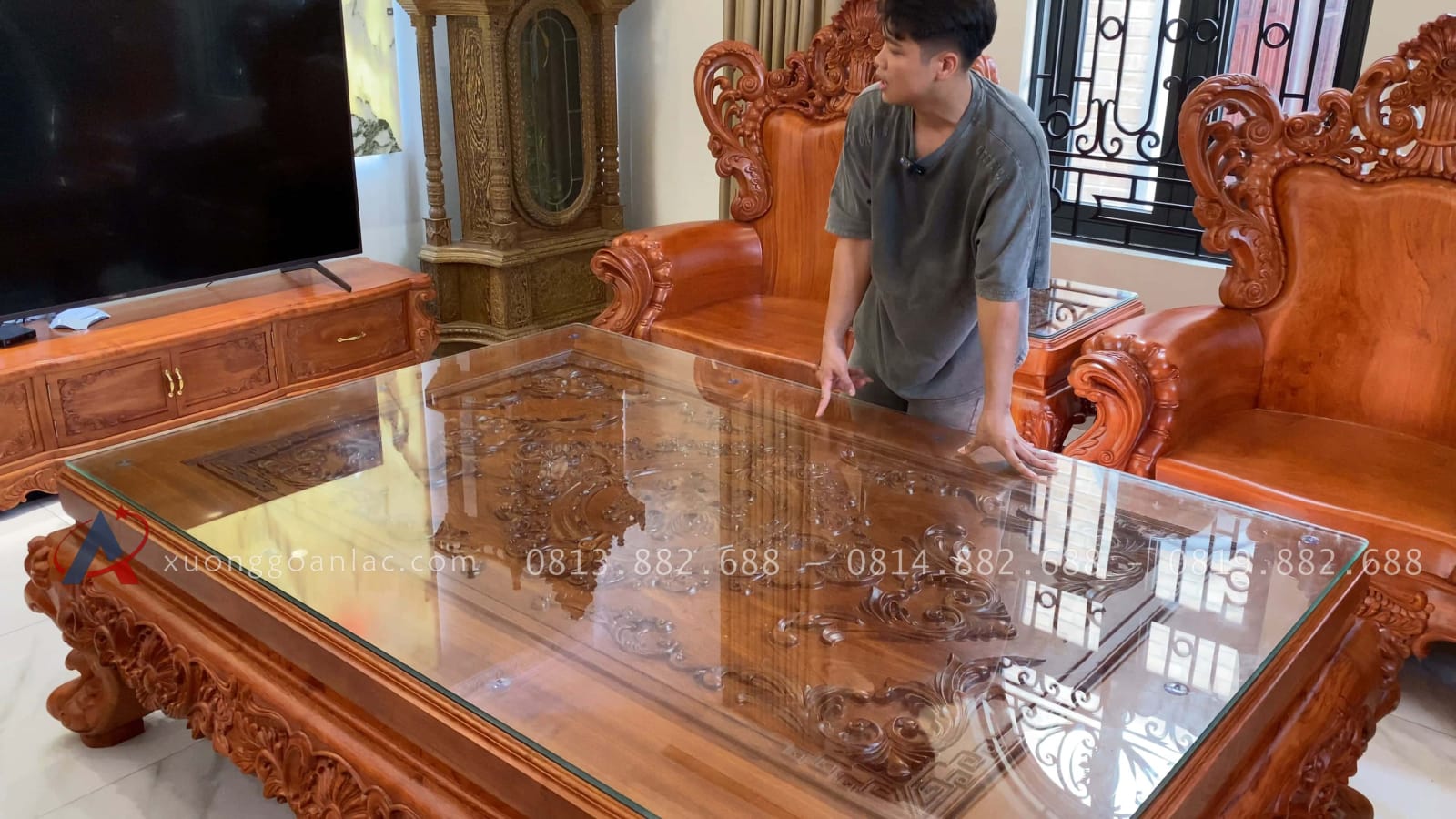 Bàn giao bàn ghế louis hoàng gia nguyên khối 10 món gỗ hương đá 20 bàn trà đục hoa lá tây