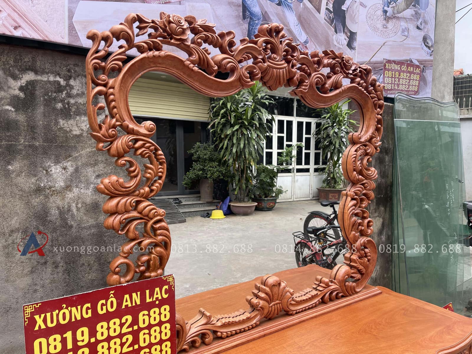 Bàn phấn hoàng gia louis và tab đầu giường gỗ hương đá 4 bàn trang điểm gỗ hương đá