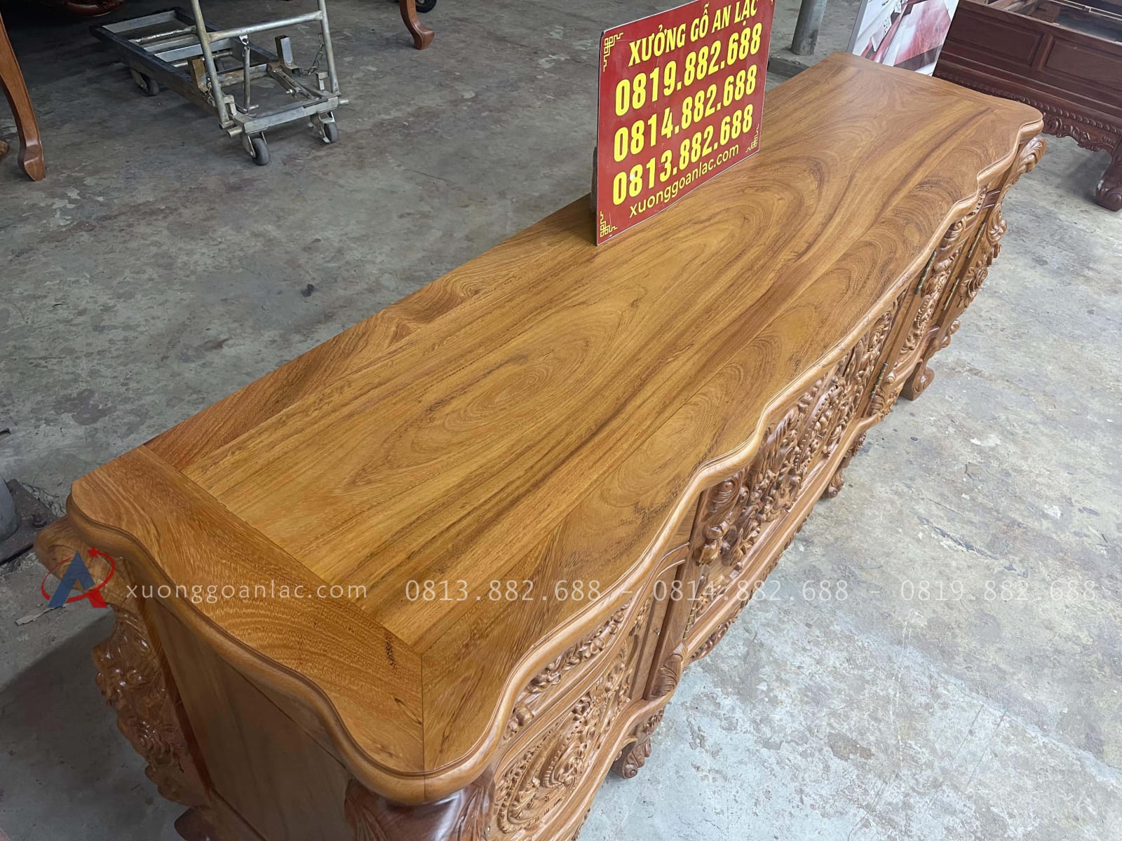 Mẫu kệ tivi louis hoàng gia gỗ gõ đỏ (Chú Phúc - Long Biên) 25 mặt kệ tivi khuôn tranh