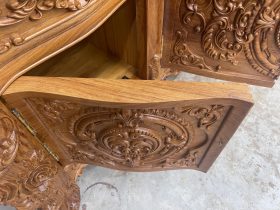 Mẫu kệ tivi louis hoàng gia gỗ gõ đỏ (Chú Phúc - Long Biên) 17 cánh tủ nguyên tấm dày dặn
