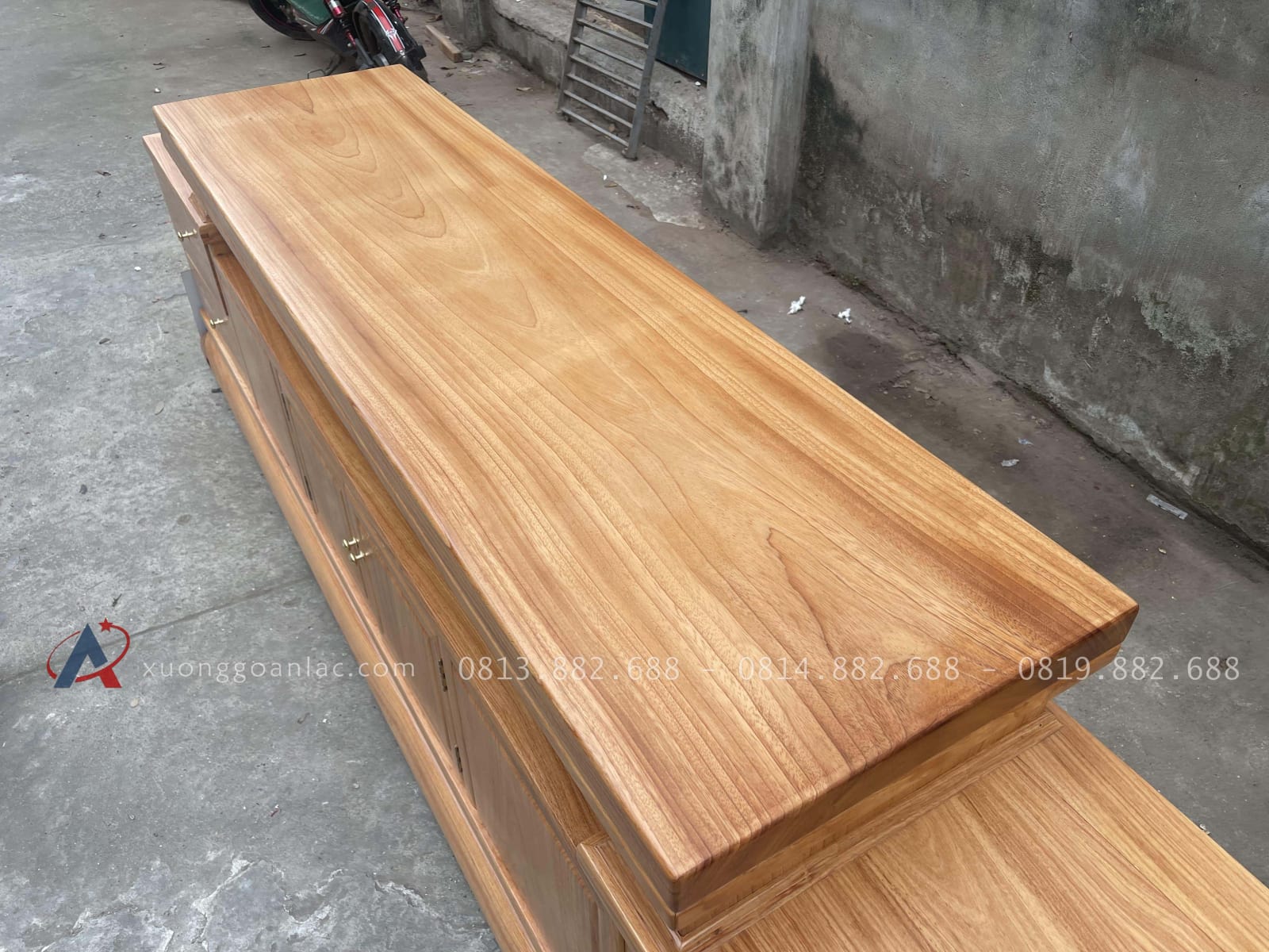 Mẫu kệ tivi trơn 2m60 gỗ gõ đỏ pachy (Chú Tuấn Anh - Thanh Xuân, Hà Nội) 4 Mặt trên cùng nguyên tấm