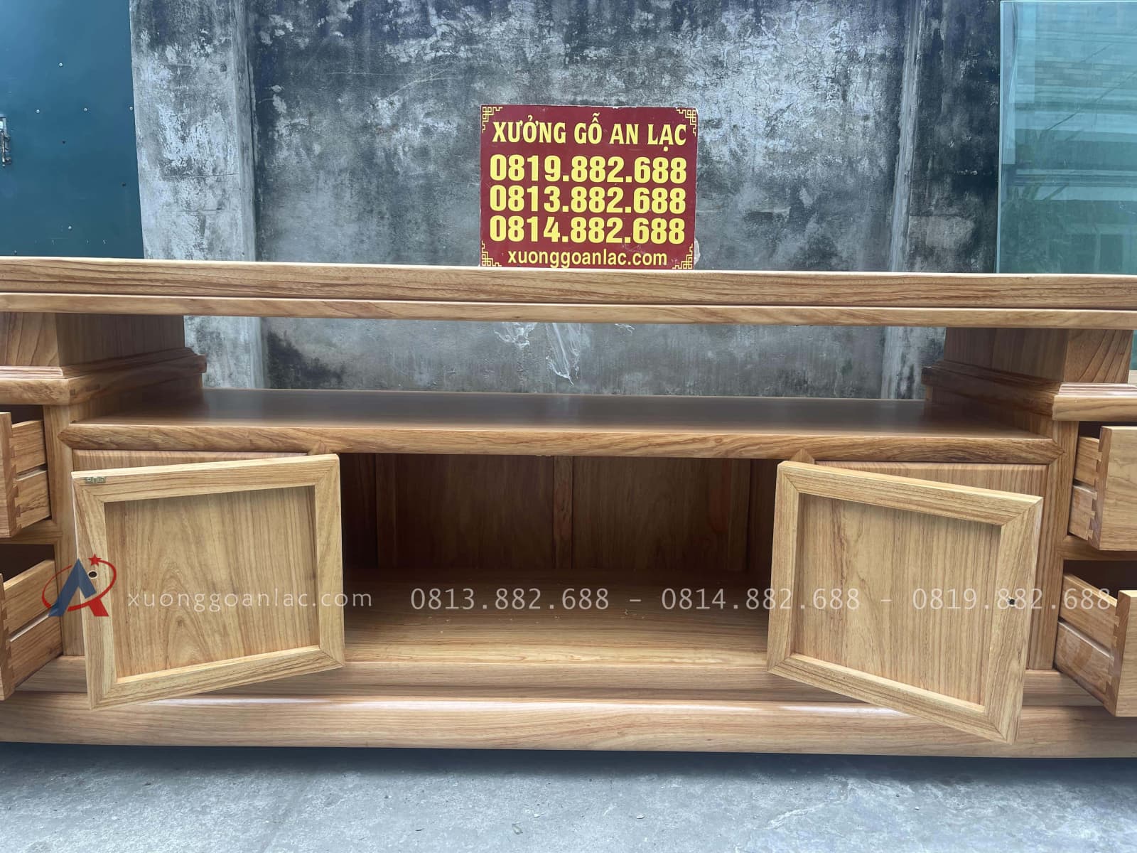 Mẫu kệ tivi trơn 2m60 gỗ gõ đỏ pachy (Chú Tuấn Anh - Thanh Xuân, Hà Nội) 18 khoang tủ ở khu vực trung tâm
