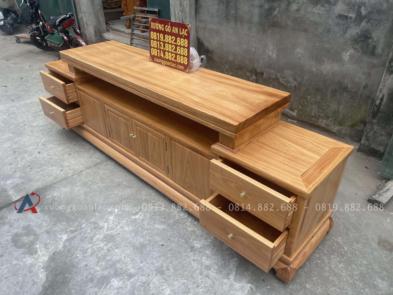 Mẫu kệ tivi trơn 2m60 gỗ gõ đỏ pachy (Chú Tuấn Anh - Thanh Xuân, Hà Nội) 19 mặt kệ 2 tầng tiện dụng