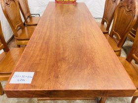 Mẫu bàn ăn nguyên khối kích thước 251x90x10cm siêu vip 6 Mẫu bàn ăn nguyên khối gỗ gõ đỏ