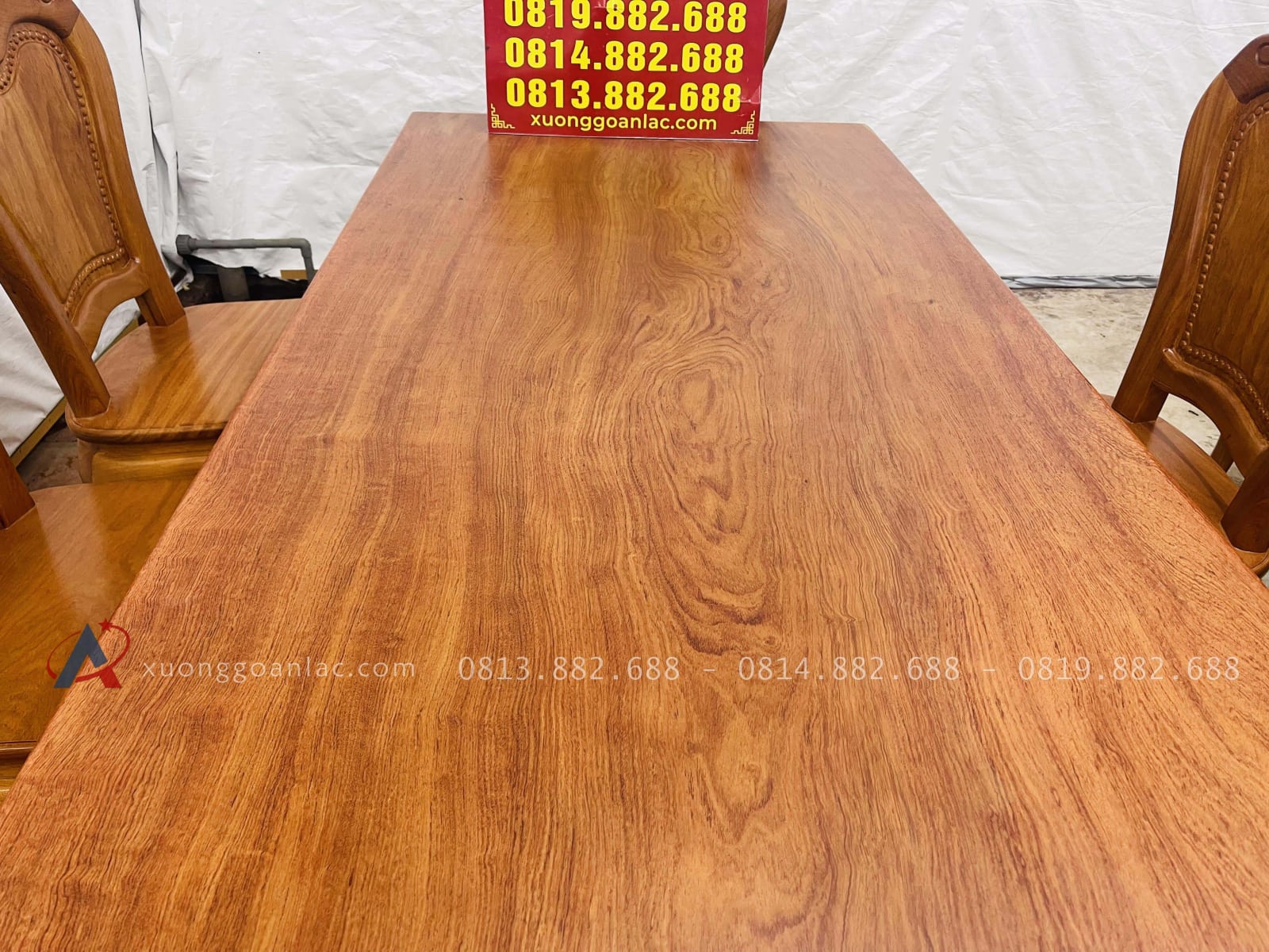 Mẫu bàn ăn nguyên khối kích thước 251x90x10cm siêu vip 12 bàn ăn gỗ nguyên khối