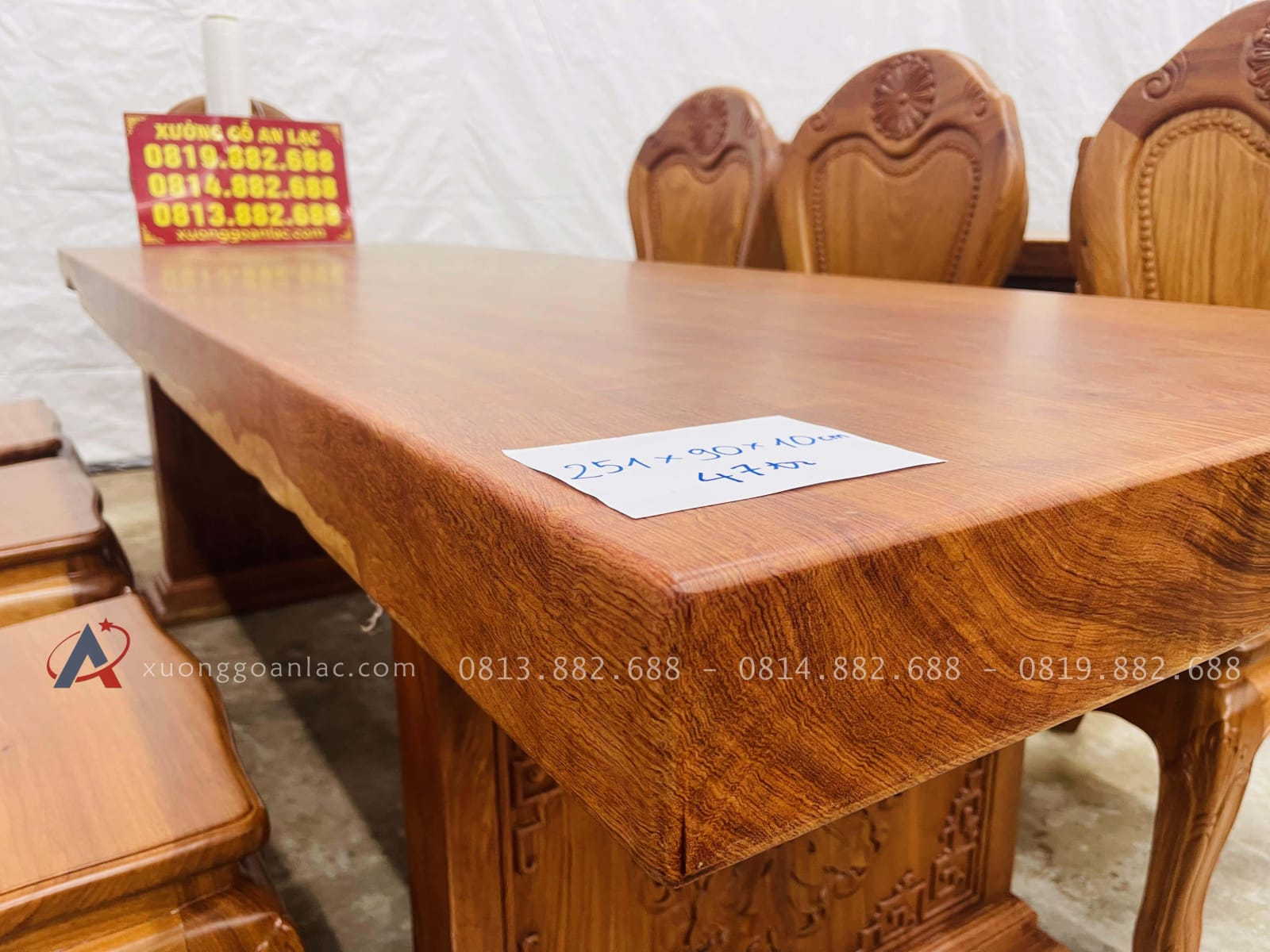 Mẫu bàn ăn nguyên khối kích thước 251x90x10cm siêu vip 13 mặt bàn nguyên khối dày 10p