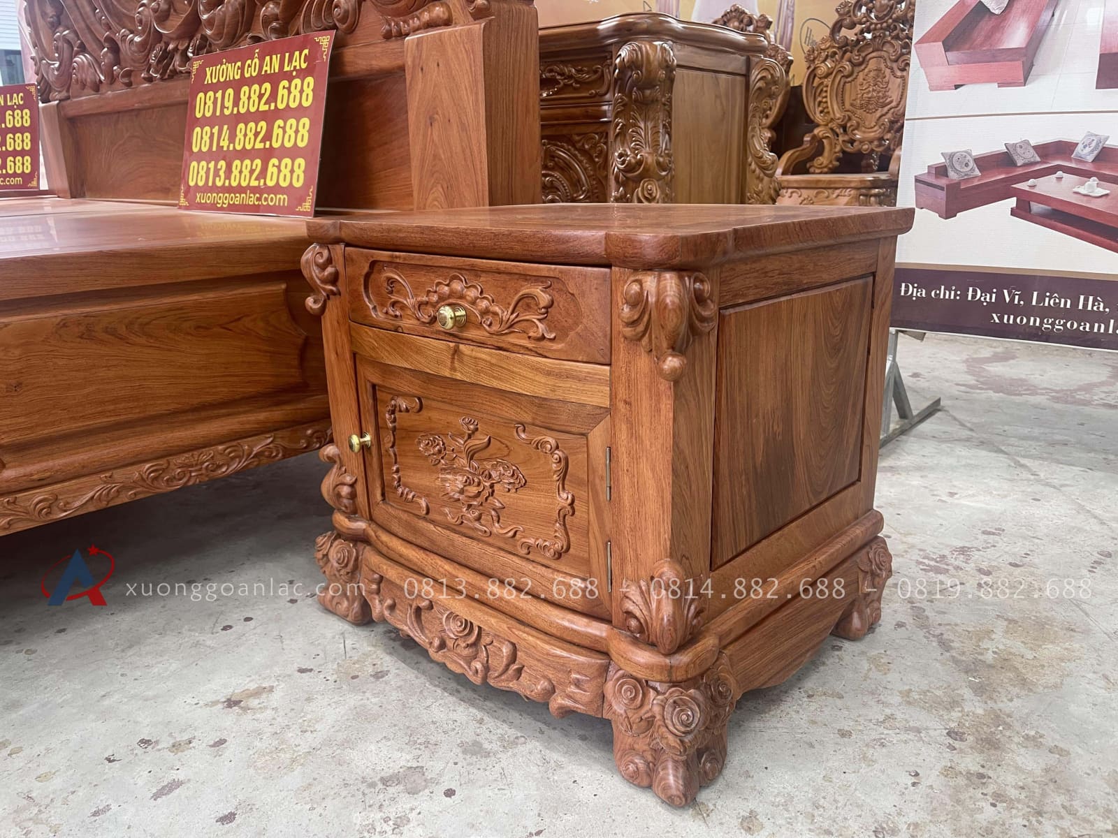 Giường Hoa Hồng nguyên khối Louis GAL-19 gỗ Hương Đá 29 tab có 1 ngăn kéo và 1 tủ cánh mở