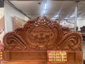 Giường Hoa Hồng nguyên khối Louis GAL-19 gỗ Hương Đá 14 đầu giường dày 10p đục hoa hồng lá tây