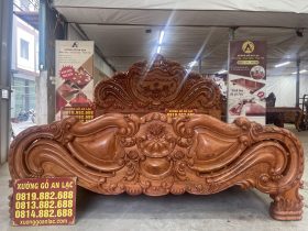 Giường Hoa Hồng nguyên khối Louis GAL-19 gỗ Hương Đá 16 đuôi giường nguyên khối đục tỉa tinh xảo