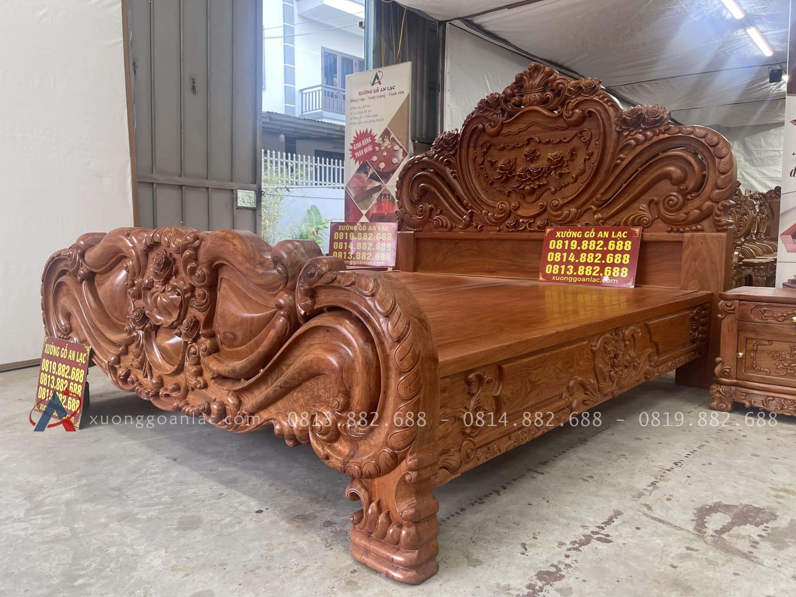 Giường Hoa Hồng nguyên khối Louis GAL-19 gỗ Hương Đá 27 chân giường bản lớn nguyên khối