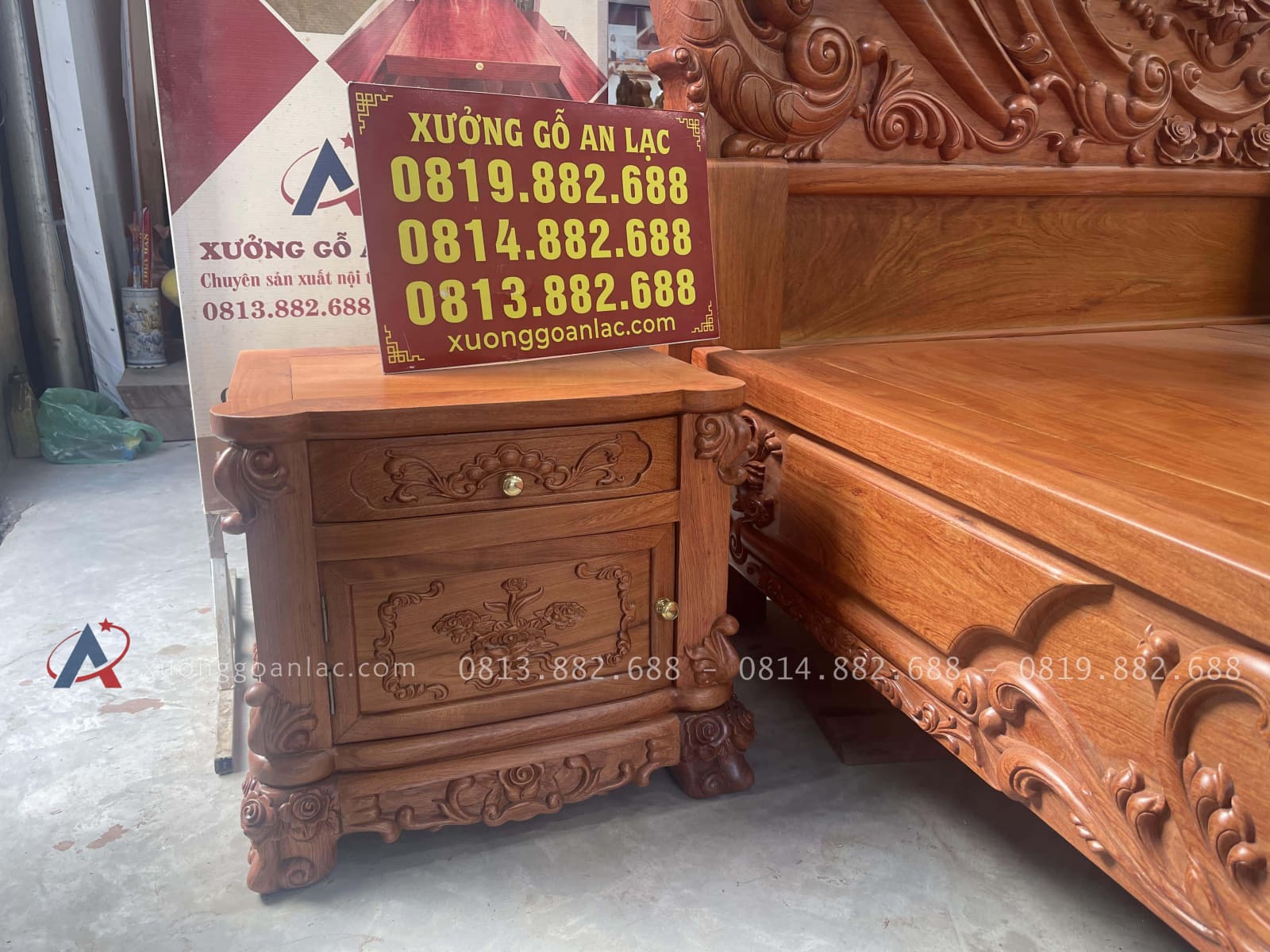 Giường Hoa Hồng nguyên khối Louis GAL-19 gỗ Hương Đá 28 hai tab đầu giường gỗ hương đá