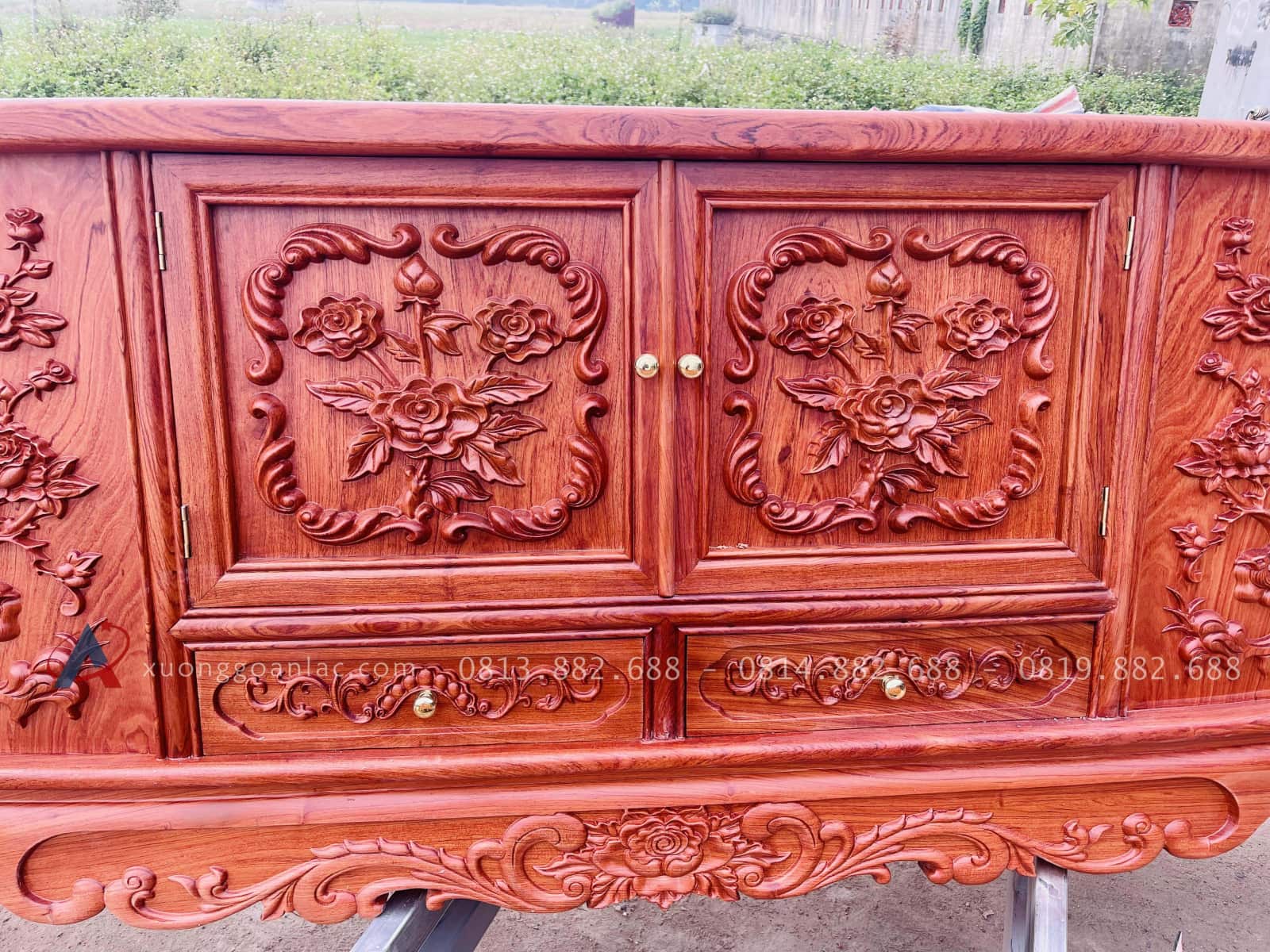 Mẫu kệ tivi louis hoa hồng gỗ hương đá và gỗ gõ đỏ cao cấp 33 trung tâm kệ thiết kế buồng tủ cánh mở và 2 ngăn kéo