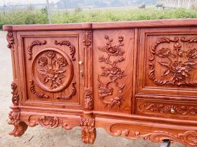 Mẫu kệ tivi louis hoa hồng gỗ hương đá và gỗ gõ đỏ cao cấp 22 ô vách đục tranh hoa hồng chim trĩ