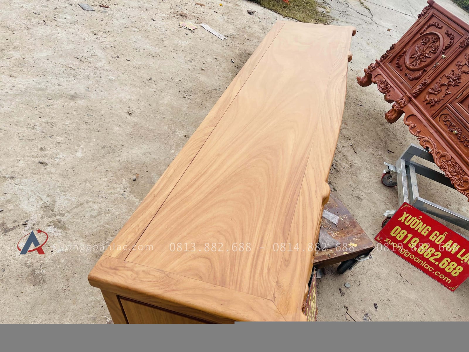 Mẫu kệ tivi louis hoa hồng gỗ hương đá và gỗ gõ đỏ cao cấp 26 mặt kệ khung tranh ván liền