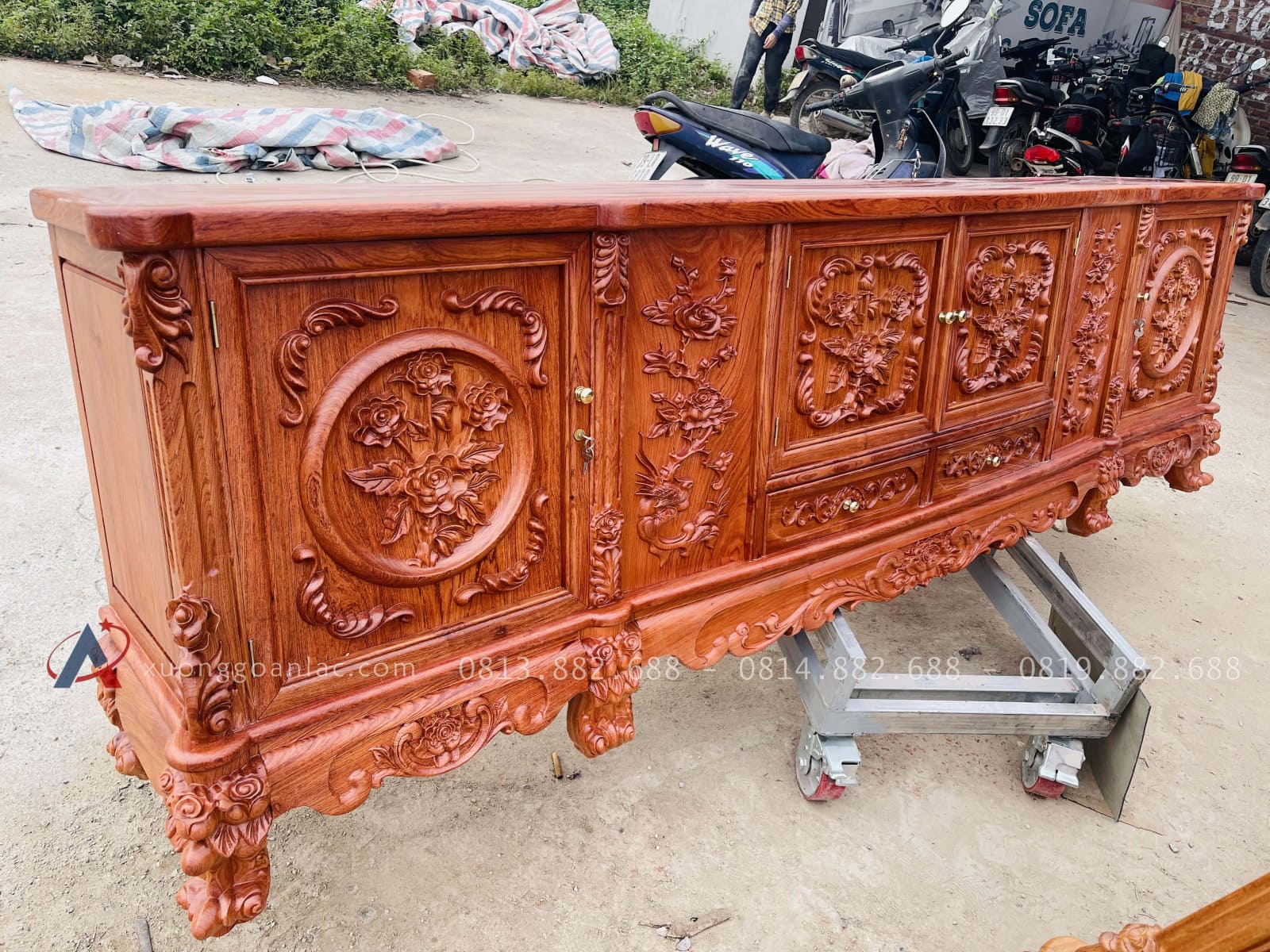 Mẫu kệ tivi louis hoa hồng gỗ hương đá và gỗ gõ đỏ cao cấp 32 mẫu kệ tivi louis hoa hồng