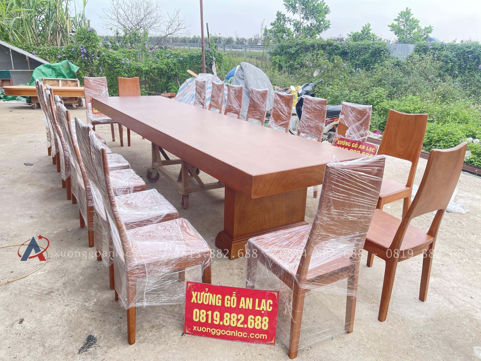 Siêu phẩm bàn ăn nguyên khối cùng 20 ghế hiện đại gỗ gõ đỏ cao cấp (Chú Hưng,Thái Bình) 22 bàn ăn nguyên khối 20 ghế gỗ gõ đỏ