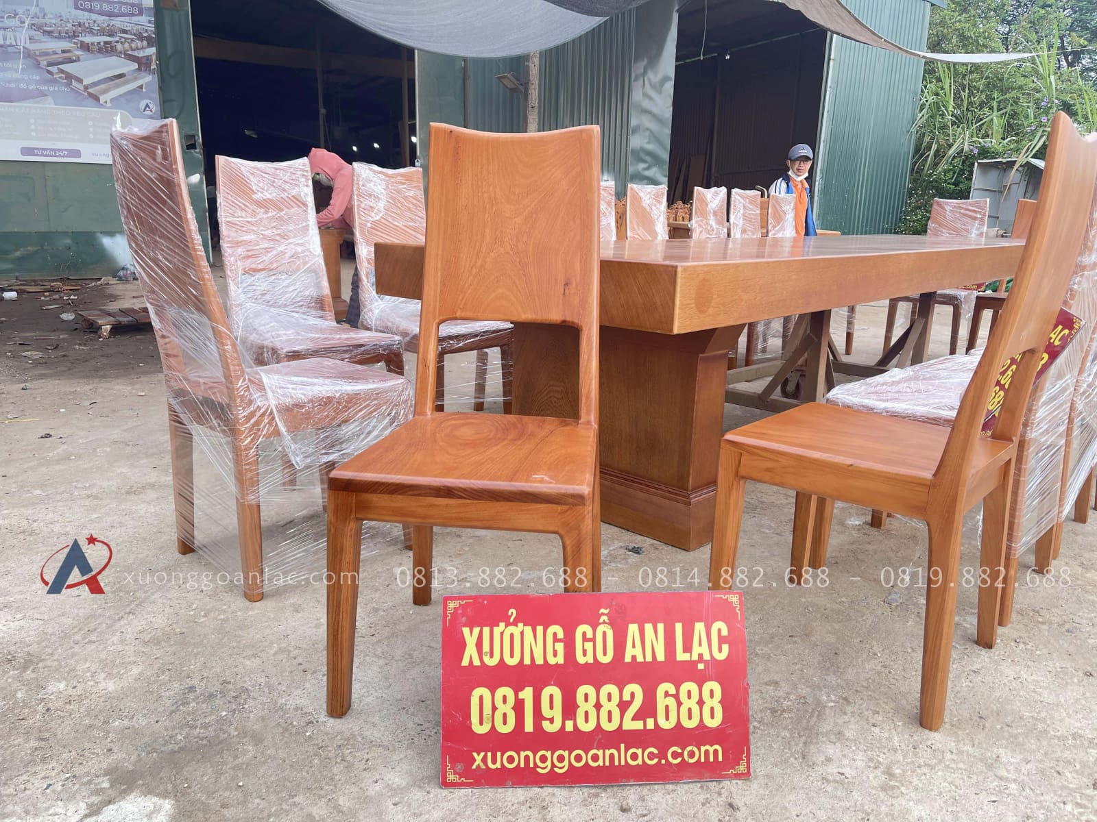 Siêu phẩm bàn ăn nguyên khối cùng 20 ghế hiện đại gỗ gõ đỏ cao cấp (Chú Hưng,Thái Bình) 28 mẫu bàn ăn gỗ hiện đại