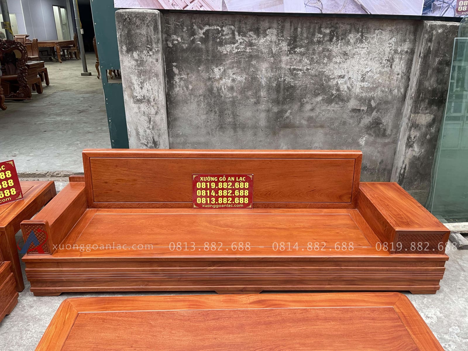 Mẫu sofa hiện đại hàng 5 món gỗ hương đá cao cấp (Chú Phương - Hà Nam) 36 đoản dài gỗ hương đóng hộp
