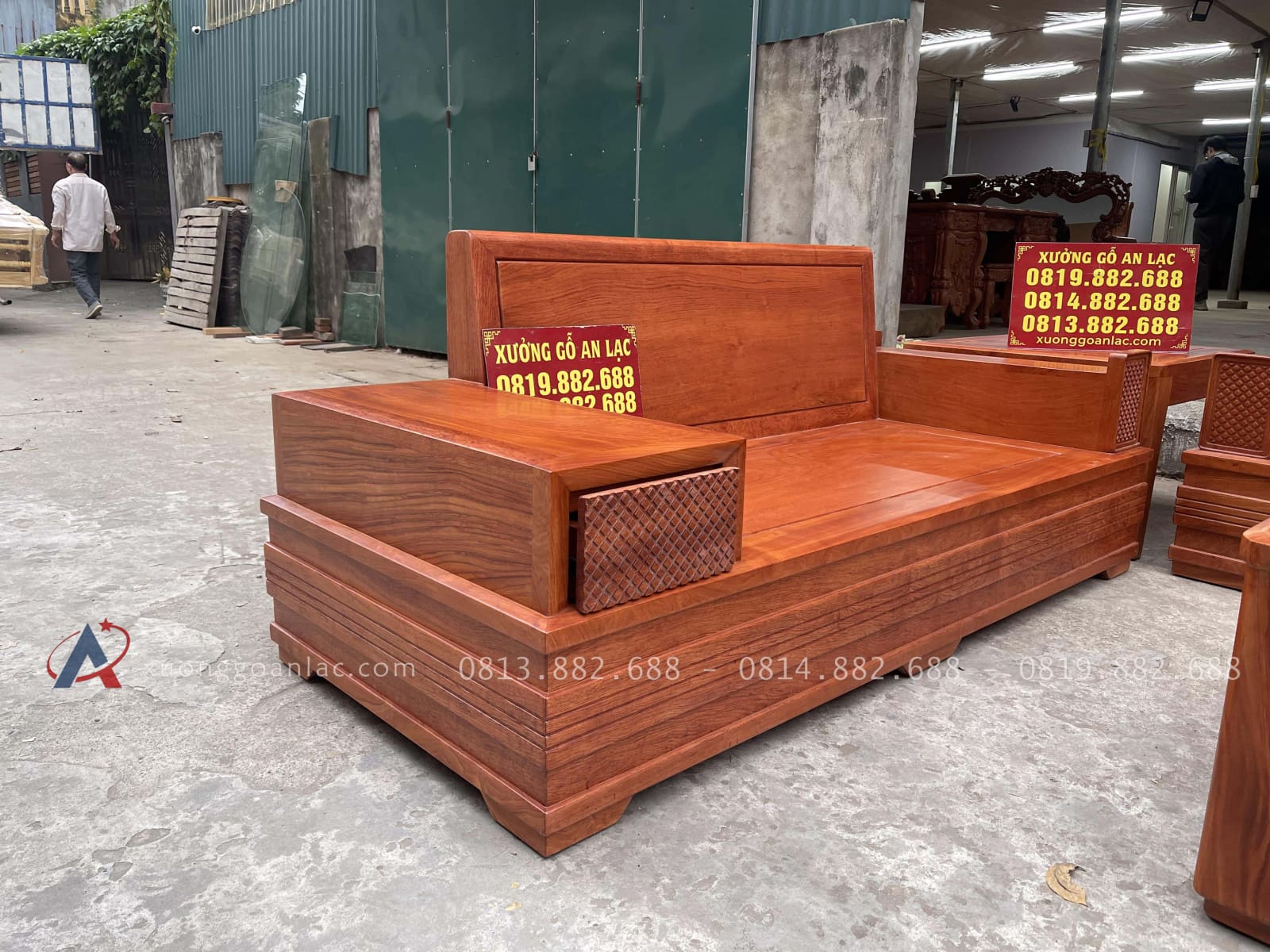Mẫu sofa hiện đại hàng 5 món gỗ hương đá cao cấp (Chú Phương - Hà Nam) 38 ghế đôi tay hộp kèm tab