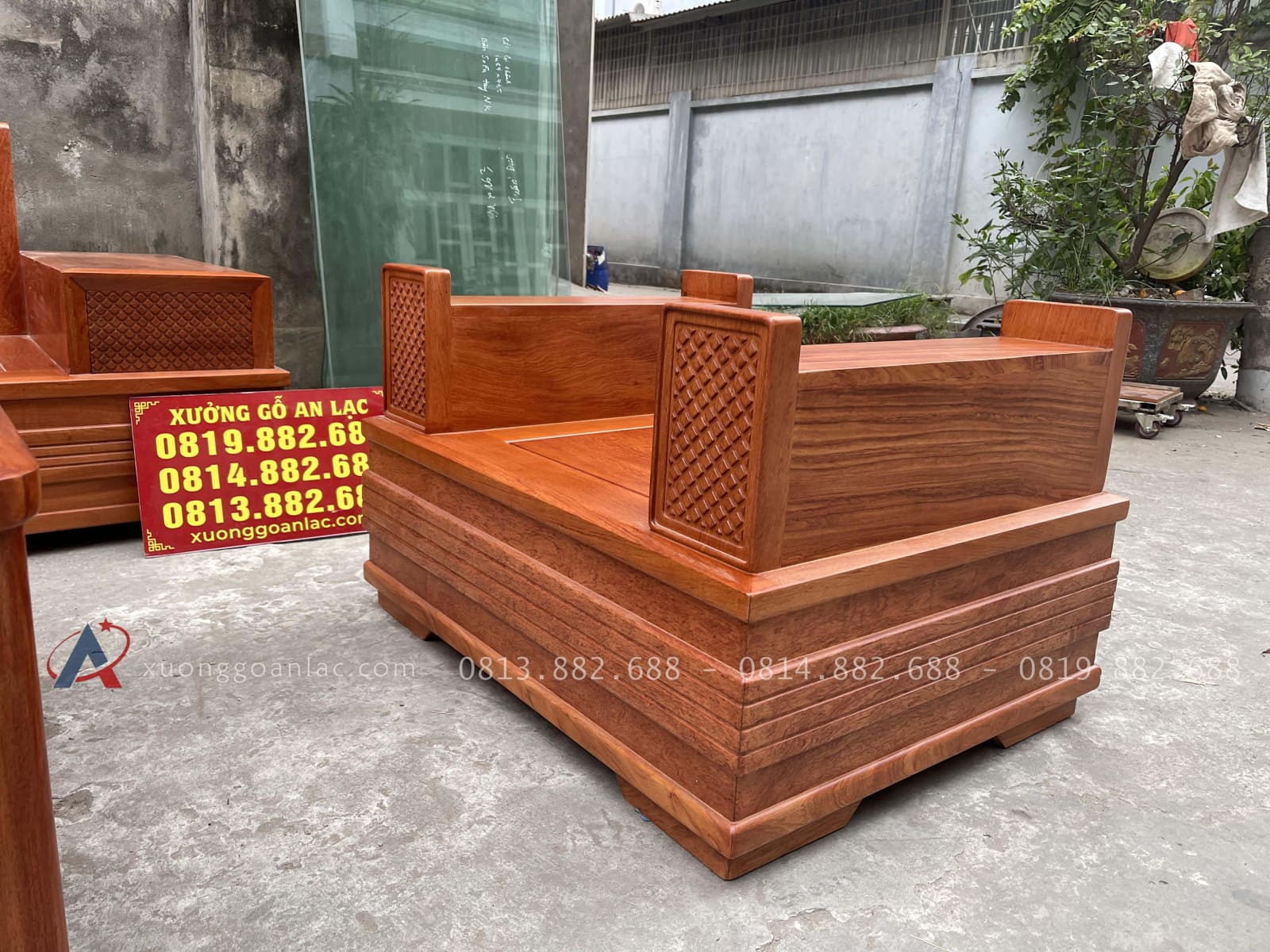 Mẫu sofa hiện đại hàng 5 món gỗ hương đá cao cấp (Chú Phương - Hà Nam) 39 đôn ngồi tay hộp