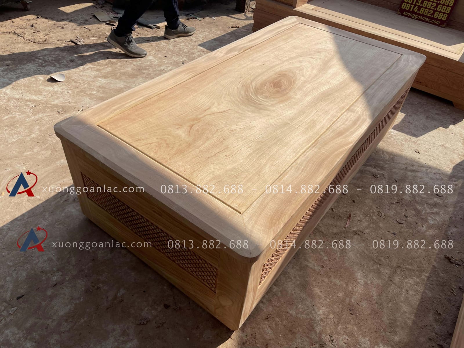 Mẫu sofa hiện đại hàng 5 món gỗ hương đá cao cấp (Chú Phương - Hà Nam) 3 Bàn trà đóng hộp lạ mắt