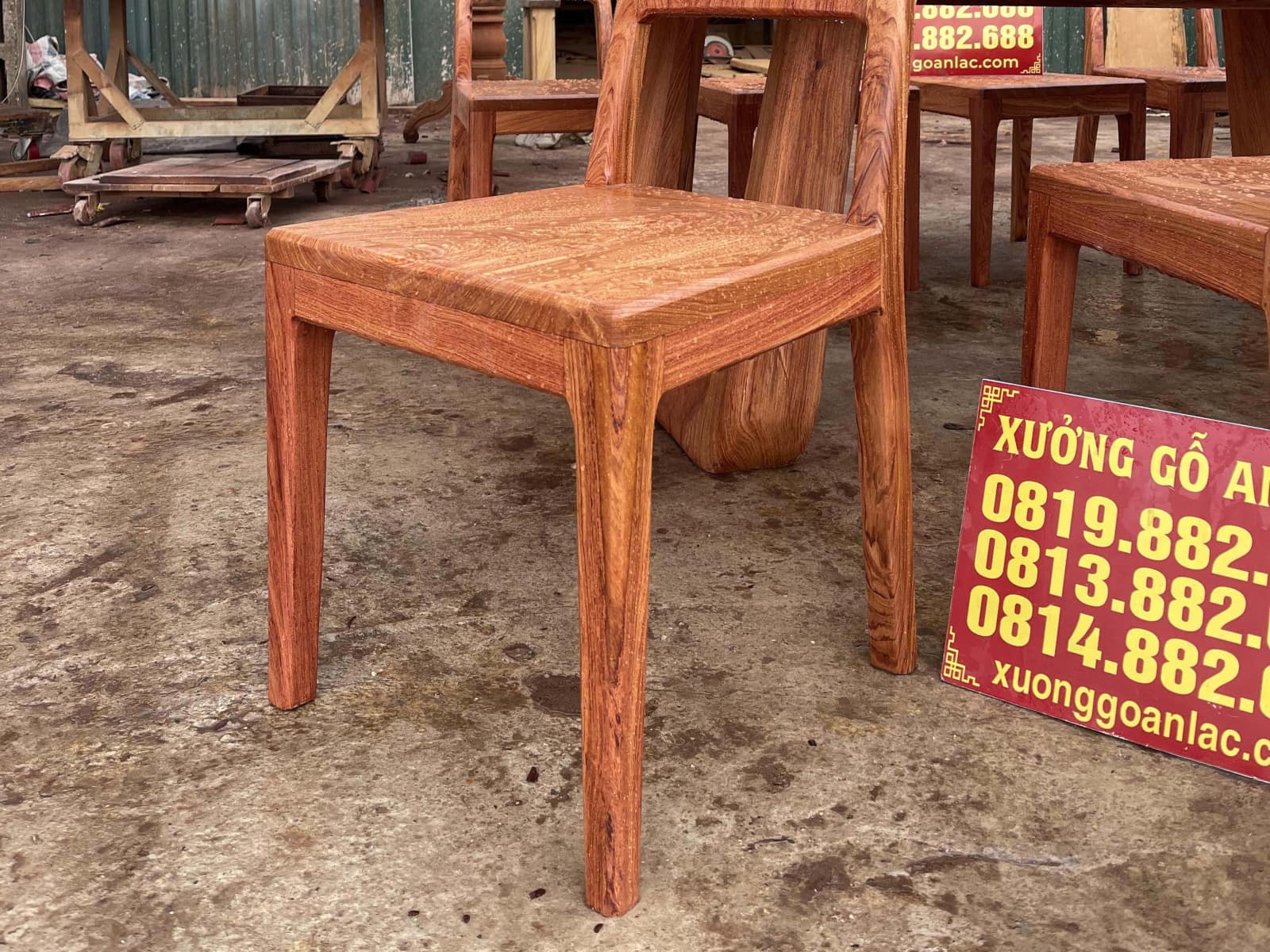 Bản mộc bàn ăn 8 ghế trơn hiện đại gỗ hương đá cao cấp (Anh Tuấn,Thái Bình) 28 ghế ăn hiện đại lưng cao không tay