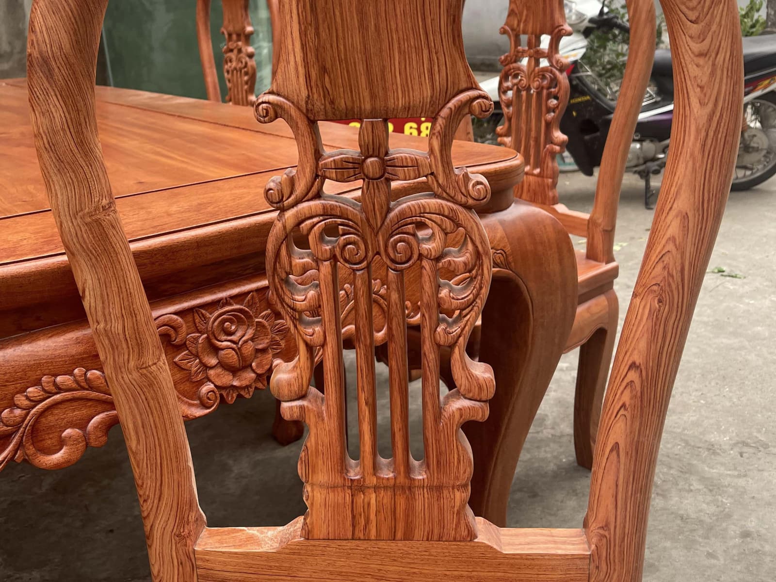 Mẫu ghế cây đàn gỗ hương đá hàng cao cấp 14 lưng tựa thiết kế đục tỉa cầu kỳ