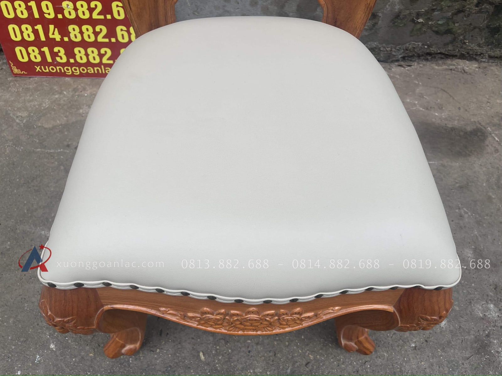 Mẫu ghế louis bọc đệm gỗ gõ đỏ cao cấp 38 mặt ngồi căng đệm da êm ái.