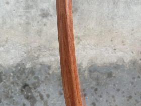 Mẫu ghế ăn Vách lửng hiện đại gỗ hương đá cao cấp 20 cận cảnh cột vách