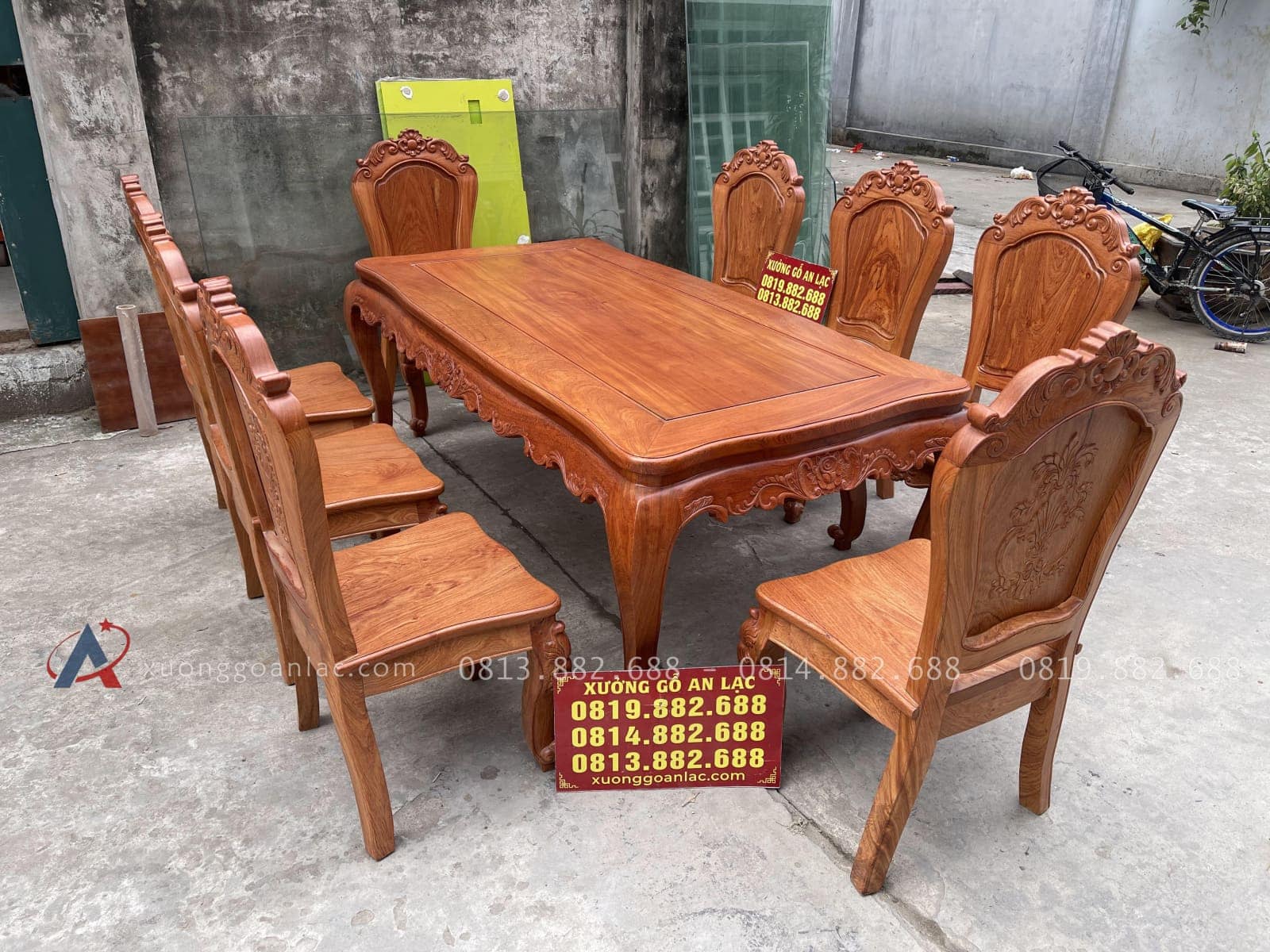 Bộ bàn ăn chân cong cùng 8 ghế louis tựa trơn gỗ hương đá cao cấp (Anh Thiện, Đồng Nai) 16 bàn ăn chân cong 8 ghế louis trơn gỗ hương