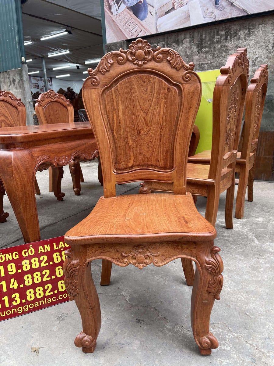 Bộ bàn ăn chân cong cùng 8 ghế louis tựa trơn gỗ hương đá cao cấp (Anh Thiện, Đồng Nai) 20 ghế trơn louis hiện đại