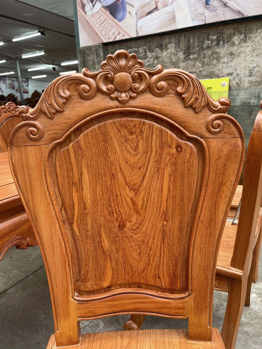 Bộ bàn ăn chân cong cùng 8 ghế louis tựa trơn gỗ hương đá cao cấp (Anh Thiện, Đồng Nai) 22 chương ghế dày 5p đục hoa lá tây