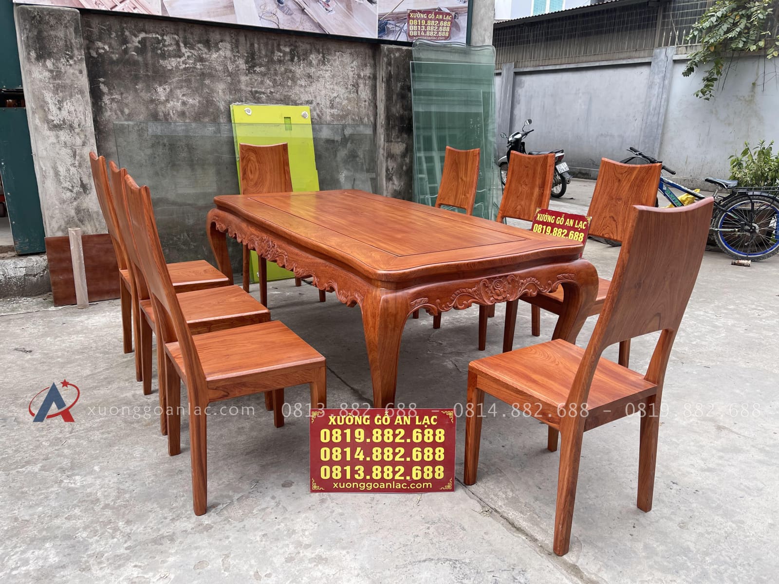 Bộ bàn ăn chân cong cùng 8 ghế trơn hiện đại gỗ hương đá (Anh Tuyển, Nam Định) 14 mẫu bàn ăn chân cong 8 ghế trơn gỗ hương đá