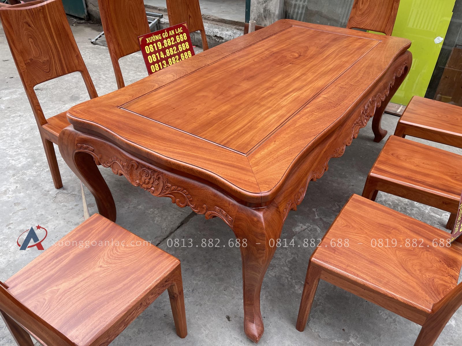 Bộ bàn ăn chân cong cùng 8 ghế trơn hiện đại gỗ hương đá (Anh Tuyển, Nam Định) 17 mẫu bàn hoàng gia chân cong