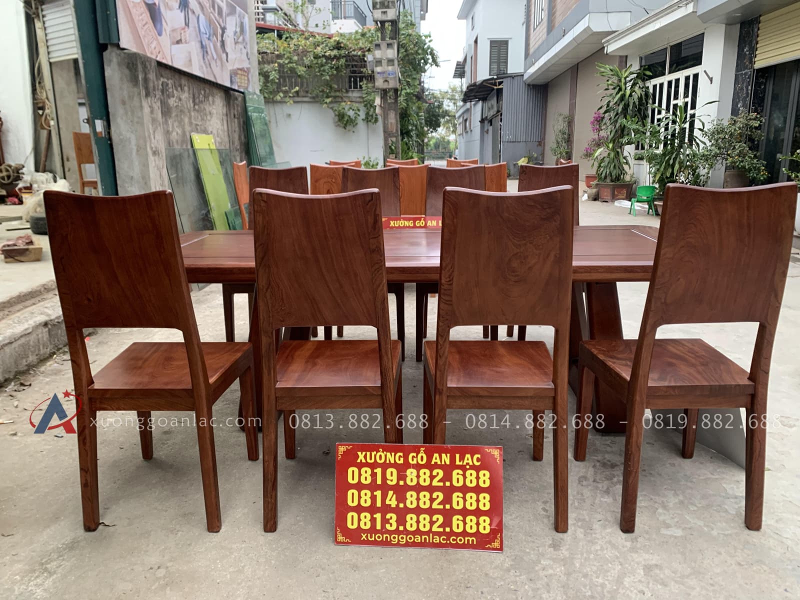 Bộ bàn ăn 8 ghế trơn hiện đại gỗ hương đá phun màu óc chó (Chú Sa, Sài Gòn) 29 mặt lưng ghế hoàn thiện kỹ lưỡng