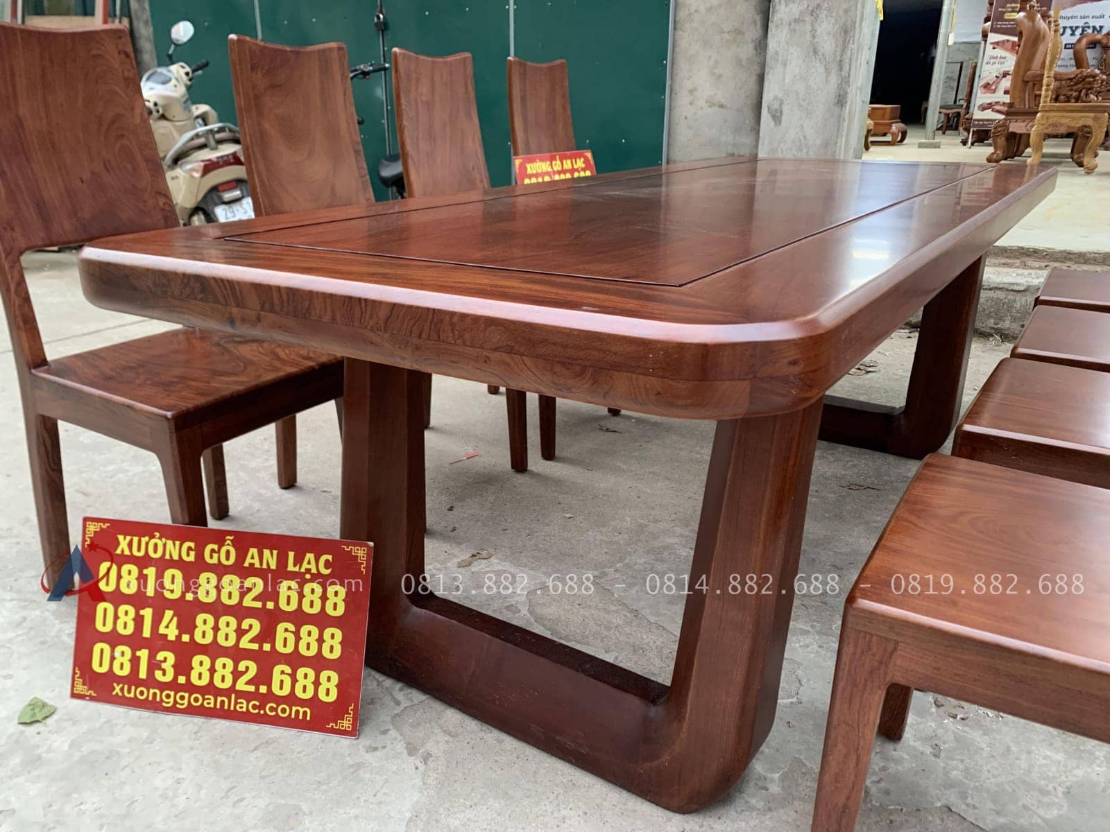 Bộ bàn ăn 8 ghế trơn hiện đại gỗ hương đá phun màu óc chó (Chú Sa, Sài Gòn) 24 bàn ăn chân vòng độc lạ