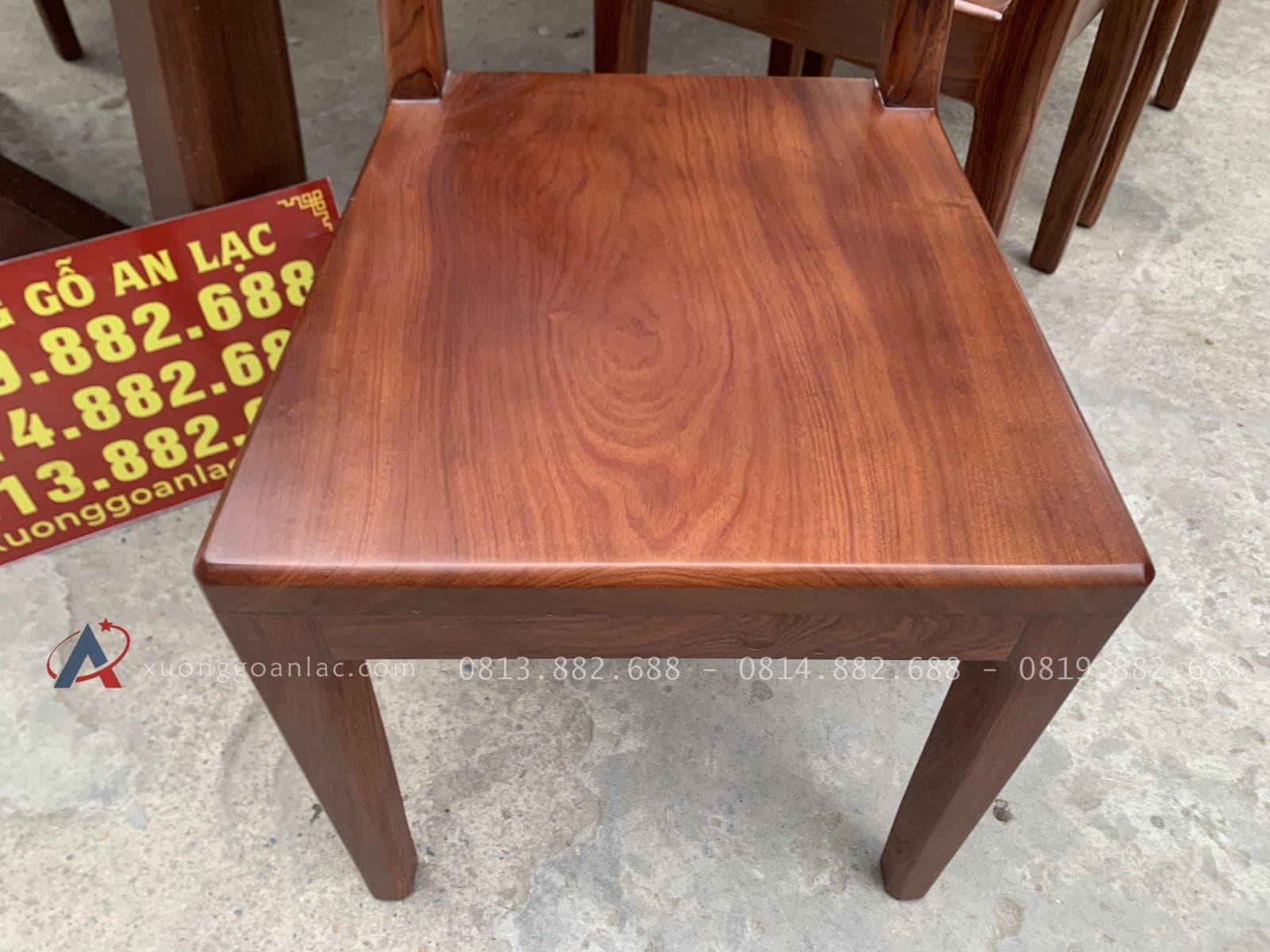 Bộ bàn ăn 8 ghế trơn hiện đại gỗ hương đá phun màu óc chó (Chú Sa, Sài Gòn) 28 mặt ngồi ván tràn liền tấm