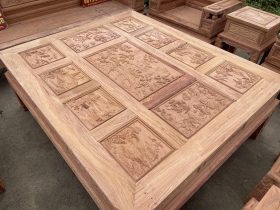 bàn trà đục họa tiết