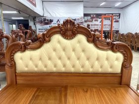 Giường hoàng gia louis bọc đệm gỗ gõ đỏ 1m8 x 2m 13 chương giường tạo hình hoa lá tây
