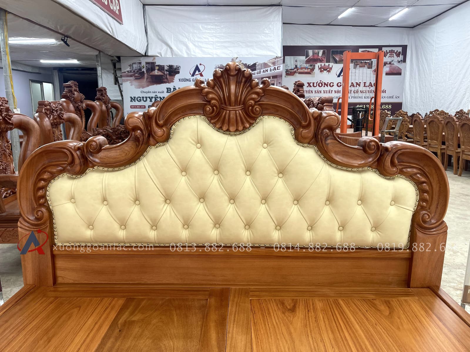 Giường hoàng gia louis bọc đệm gỗ gõ đỏ 1m8 x 2m 22 chương giường tạo hình hoa lá tây