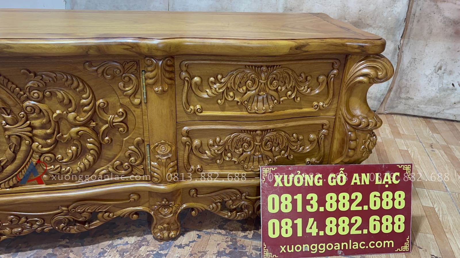 Mẫu kệ tivi louis hoàng gia 2m37 gỗ gõ đỏ (Anh Bách, Hưng Yên) 23 mặt ngăn kéo đục hoa lá tây