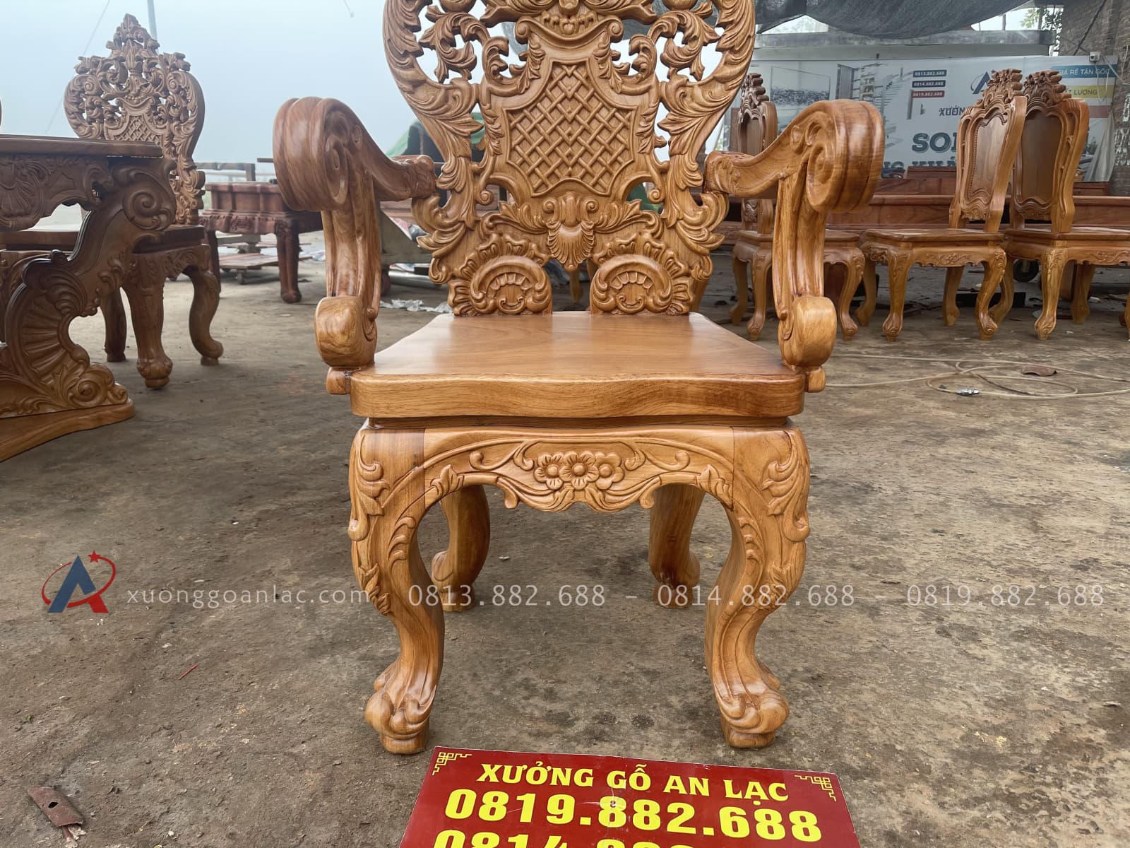 Bộ bàn ăn hoàng gia vip 8 ghế louis gỗ gõ đỏ cao cấp (Anh Minh, Hưng Yên) 42 hệ chân yếm tân cổ điển