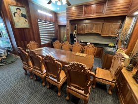 Bàn giao bộ bàn ăn nguyên khối 10 ghế louis gỗ gõ đỏ (Anh Thức, TP Hồ Chí Minh) 12 bộ bàn ăn 10 ghế gỗ gõ đỏ nguyên khối phong cách tân cổ điển