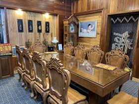 Bàn giao bộ bàn ăn nguyên khối 10 ghế louis gỗ gõ đỏ (Anh Thức, TP Hồ Chí Minh) 15 bộ bà năn nguyên khối gỗ gõ đổ 10 ghế phong cách louis