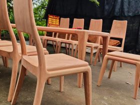 Bộ bàn ăn 10 ghế tựa trơn hiện đại gỗ hương đá (Anh Ninh, TP Hạ Long) 18 ghế tựa trơn liền tấm gỗ hương đá